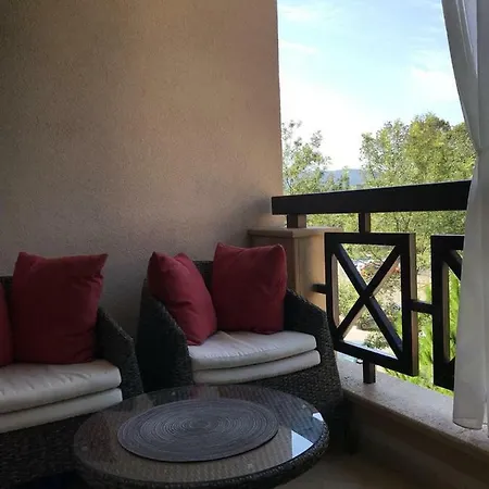 Апартамент Oasis Beach Club Studio