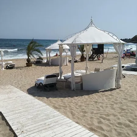 Oasis Beach Club Studio Апартамент *