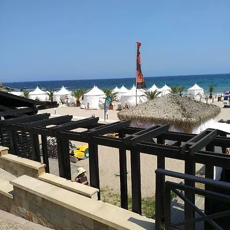 Oasis Beach Club Studio Апартамент *