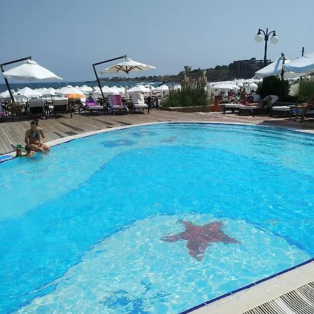 Апартамент Oasis Beach Club Studio
