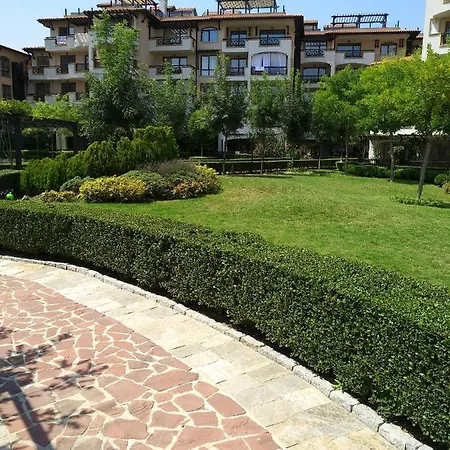 Oasis Beach Club Studio Апартамент *